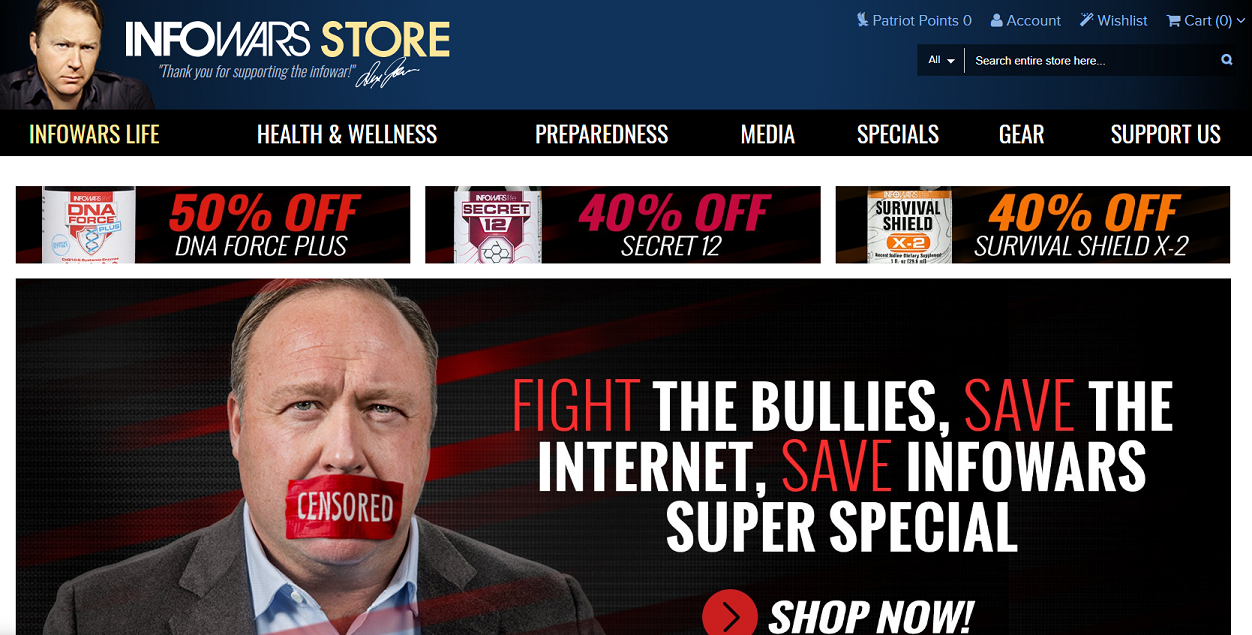 Captura da tela do site InfoWars, de Alex Jones, em que são exibidos produtos à venda como suplementos de vitamina. Um banner diz que a compra dos produtos ajuda a "combater os bullies" e "salvar a internet" (Crédito: Reprodução)